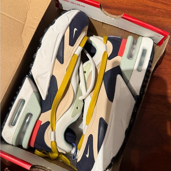 Nike Air Max Furyosa Women’s Sneaker - Picture 4 of 6